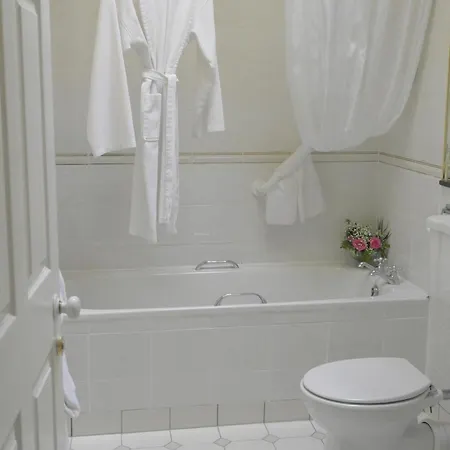 Aherne's Townhouse And Seafood Restaurant Отель 4*