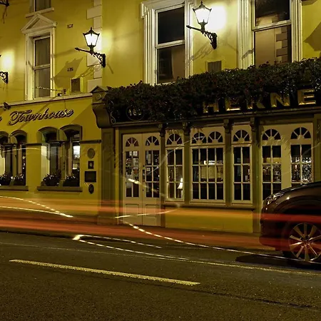 מלון Aherne's Townhouse And Seafood Restaurant יוגאל
