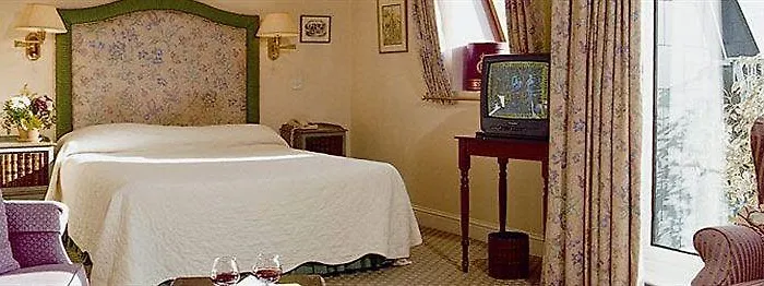 מלון Aherne's Townhouse And Seafood Restaurant 4*