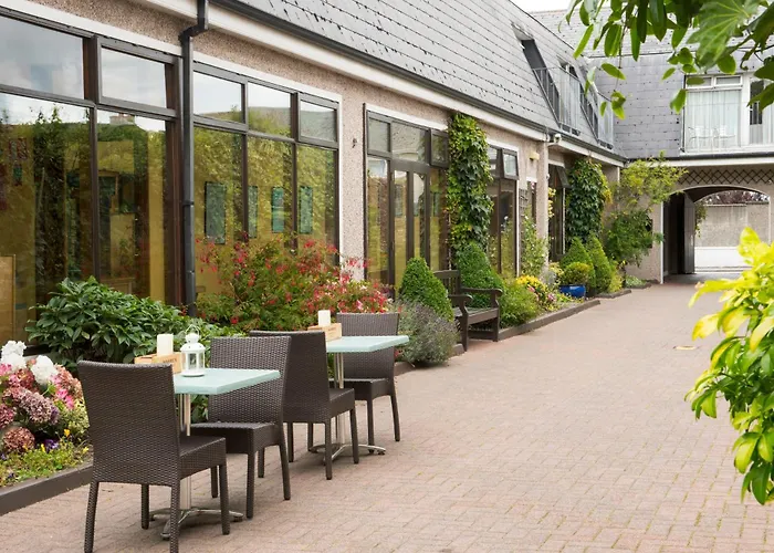 מלון Aherne's Townhouse And Seafood Restaurant יוגאל