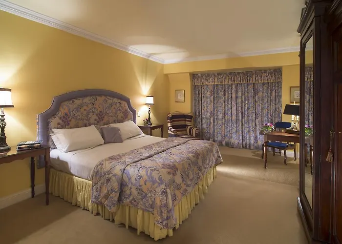 מלון Aherne's Townhouse And Seafood Restaurant 4*