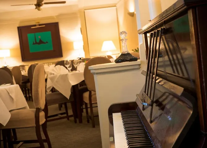 מלון Aherne's Townhouse And Seafood Restaurant 4*