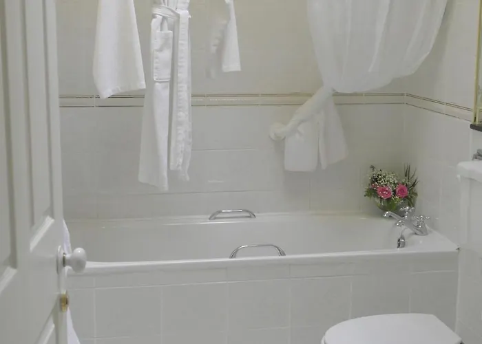 Aherne's Townhouse And Seafood Restaurant מלון 4*