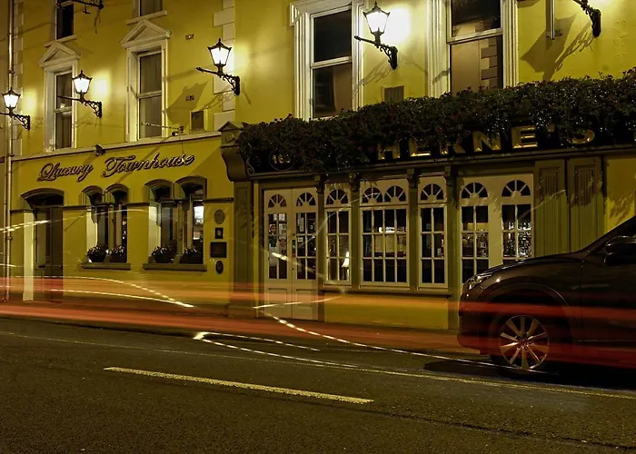 מלון Aherne's Townhouse And Seafood Restaurant יוגאל